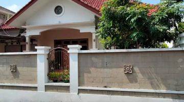 tampak depan rumah bagus semi furnished shm