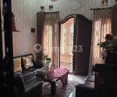 ruang keluarga rumah bagus furnished shm di