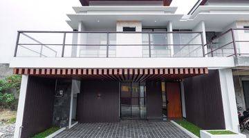 tampak depan rumah 2 lantai baru semi