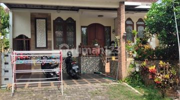 tampak depan rumah bagus unfurnished shm di
