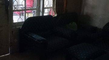 ruang tamu rumah bagus shm di jl.