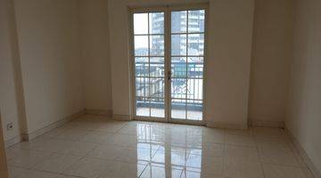 Gambar 1 Apartemen Resort Resident MOI