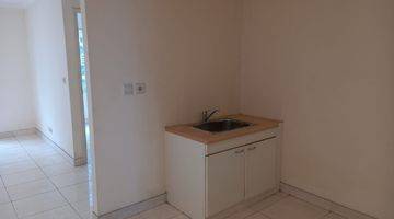 Gambar 4 Apartemen Resort Resident MOI