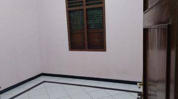 Gambar 2 DISEWAKAN Rumah Depan Lap. Badminton