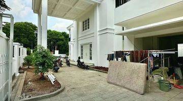 tampak depan rumah baru modeen classic area