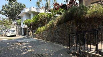 tampak depan rumah bagus 2 lantai di