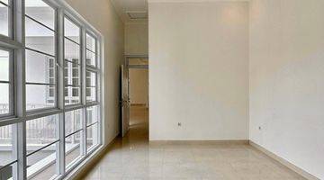 kamar tidur rumah 2 lantai dalam cluster