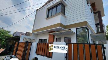 tampak depan dijual rumah brand new cantik