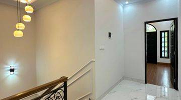 Gambar 4 Jual Rumah Baru dalam Kompleks Jakarta Selatan