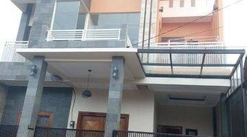 tampak depan rumah sudah renovasi dalam komplek