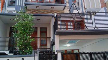 Gambar 1 Rumah 4 Lantai Bagus Furnished Sertifikat Hak Milik di Cluster Palmerah Residence, Jakarta Barat