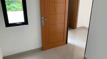 Gambar 4 Rumah 2 Lantai Baru Unfurnished di Tangerang Selatan