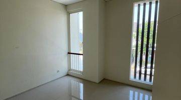 Gambar 5 Rumah 2 Lantai Bagus Unfurnished di Northwest Park Citraland
type Arcazia, Surabaya