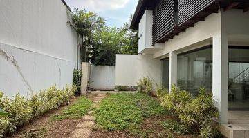 Gambar 2 Rumah 2 Lantai Bagus Unfurnished SHM di Darmo Harapan Surabaya Barat , Surabaya