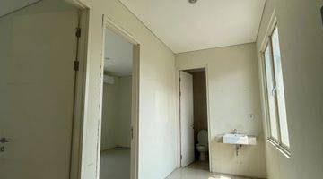 Gambar 2 Rumah 2 Lantai Bagus Unfurnished di Northwest Park Citraland
type Arcazia, Surabaya