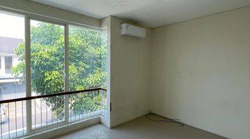 Gambar 3 Rumah 2 Lantai Bagus Unfurnished di Northwest Park Citraland
type Arcazia, Surabaya