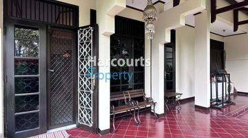 Gambar 1 Rumah Classic Terawat Posisi Hook Area Pondok Indah, Jakarta Selatan