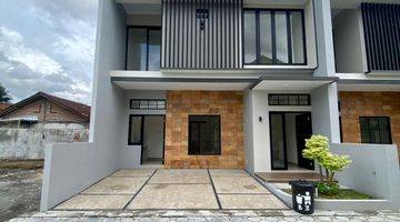 Gambar 5 Rumah Baru Mewah 2 Lantai Istimewa Dalam Cluster 8 Unit Di Kadirojo Purwomartani Dekat Kampus Ukrim

harga: 1.521.520.000
-----------------------------------
legalitas: Shm Pbg

akses Mudah
jalan Simpangan 6 Meter
lingkunga