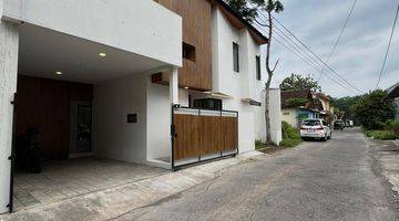 Gambar 1 Rumah Baru Mewah 2 Lantai Modern Kekinian Di Dekat Candi Sambisari Purwomartani Sleman

