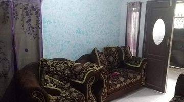 ruang tamu rumah sekaligus toko untuk usaha