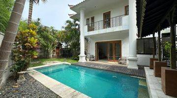 Gambar 2 Villa modern classic 2 Lantai di Pererenan badung bali