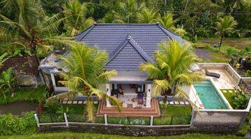 Gambar 1 Villa view sawah dan hutan di kawasan Tampaksiring Gianyar bali