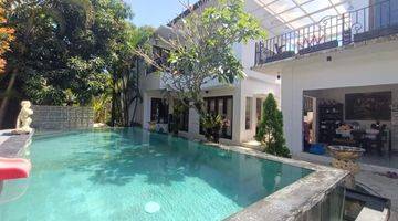 Gambar 1 Villa 4 kamar di area nusa dua badung bali