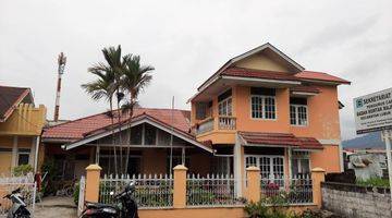 tampak depan rumah dan kosan di dekat