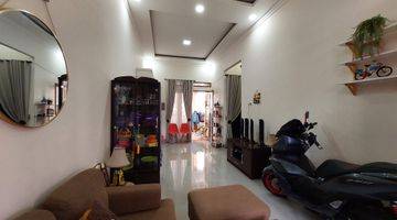 ruang tamu rumah cluster minimalis modern di
