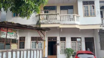 tampak depan rumah 2 lantai di jln.dobi