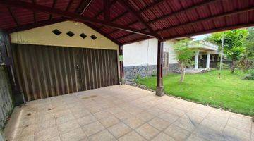 garasi/carport rumah besar full furnished di
