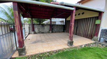 garasi/carport rumah besar full furnished di