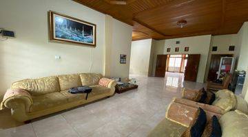 ruang tamu rumah 2 lantai siap huni