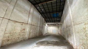 ruang tamu gudang di area komersial kota