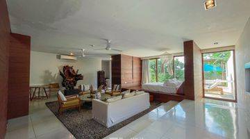 Gambar 4 Luxury 6BR Villa with Ocean & Rice Paddy Views at Cemagi Beach