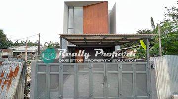 tampak depan rumah design modern classic di
