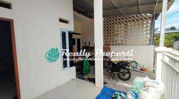 garasi/carport rumah baru dalam  cluster di