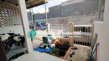 tampak depan rumah baru dalam  cluster di