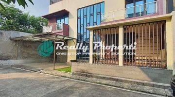 tampak depan rumah murah dalam cluster di