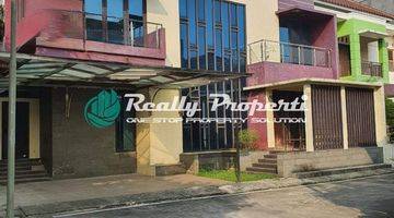 tampak depan rumah murah dalam cluster di