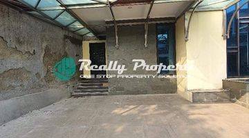 tampak depan rumah murah dalam cluster di