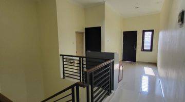 Gambar 4 Rumah 3.5 Lantai Furnished Di Mandala Barat, Tomang, Grogol