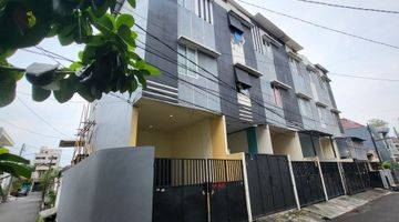 Gambar 1 Dijual Cepat Rumah 3 Lantai Di Cengkareng, Dekat Akses Tol