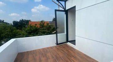 Gambar 3 Dijual Rumah Baru 3 Lantai di Griya Loka BSD 