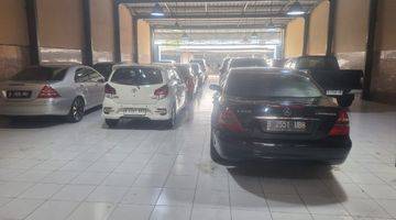 Gambar 1 Showroom Mobil di Jalan Raya Imam Bonjol Karawaci Tangerang