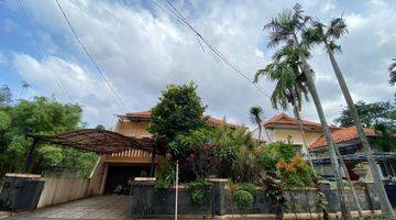 Gambar 4 Rumah bergaya bali dalam cluster di Pejaten Jaksel