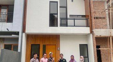 tampak depan rumah cantik desain scandinavian strategis