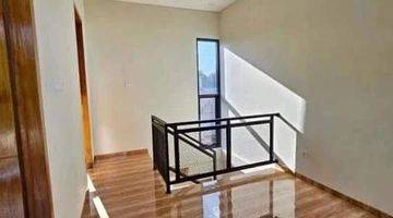 ruang keluarga rumah modern 2 lantai strategis