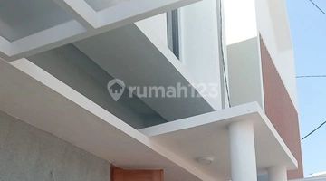 tampak depan rumah siap huni strategis bebas