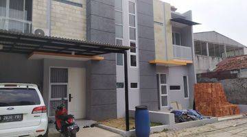 tampak depan rumah siap huni strategis dekat